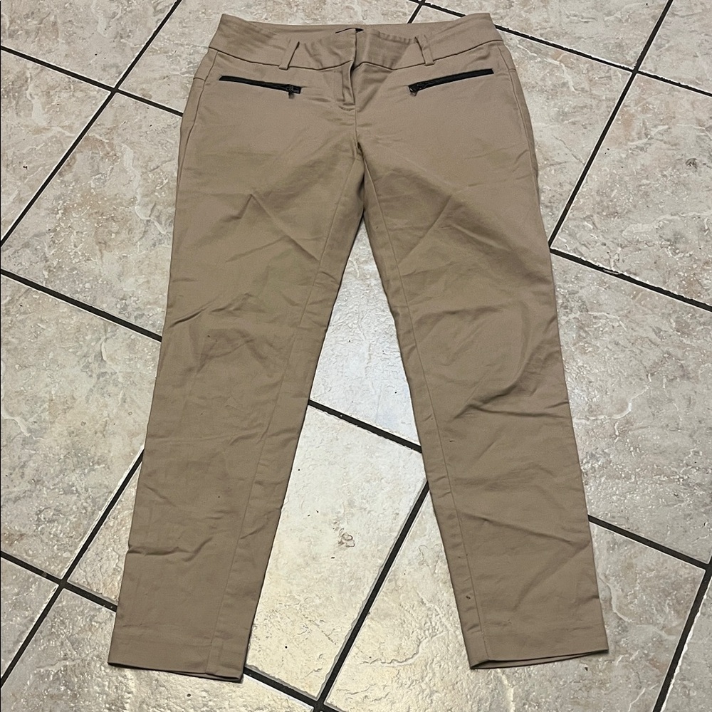 Ann Taylor Khakis Ankle Pants w/zippered pockets sz 0
